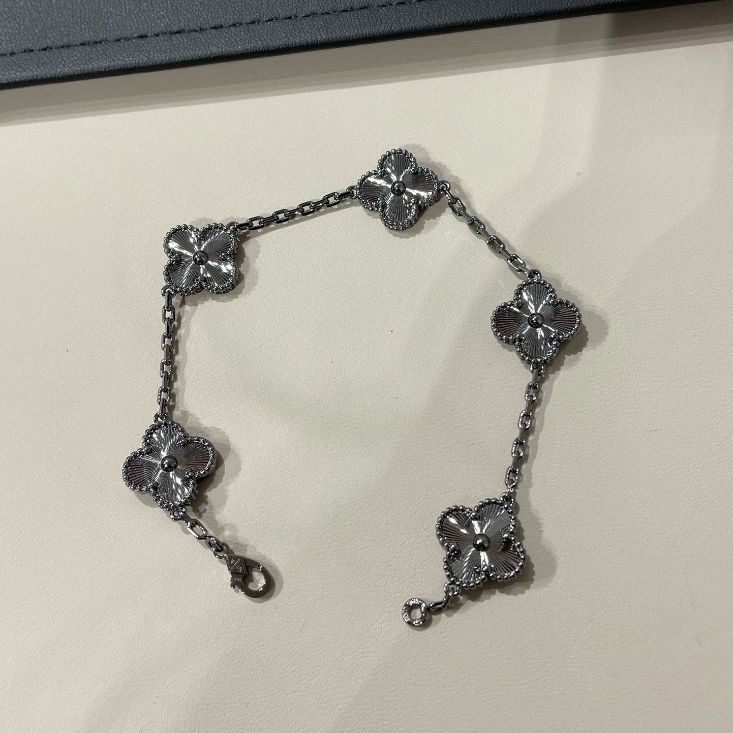 [Solara Jewelry]CLOVER 5 MOTIF BLACK BRACELET