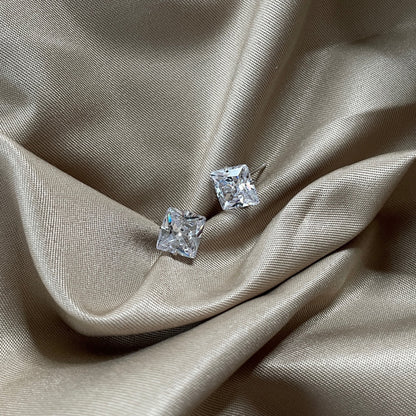 [Solara Jewelry]Stylish Shiny Square Center Stone Stud Earrings