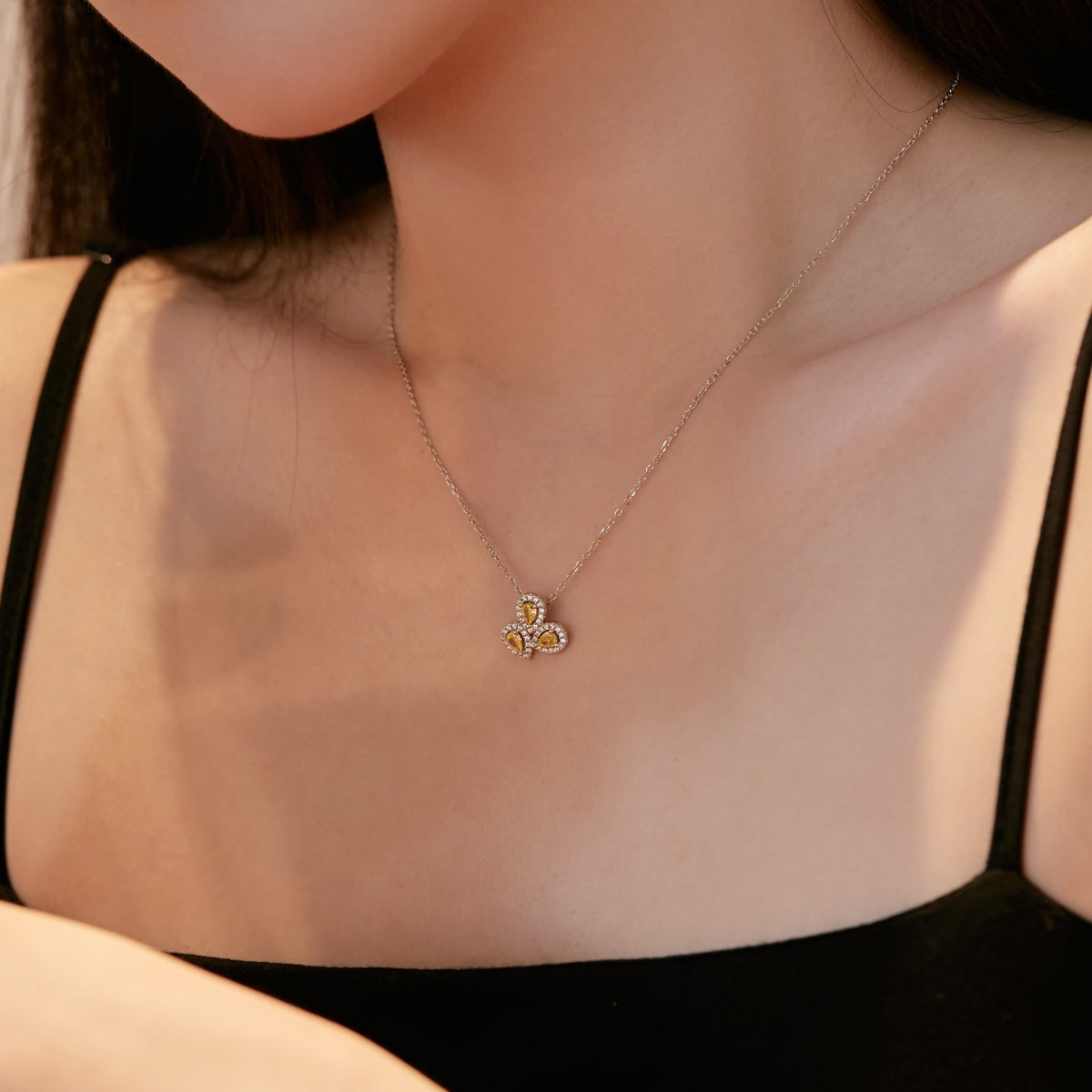 [Solara Jewelry]Elegant Flower Shape Pear Cut Necklace