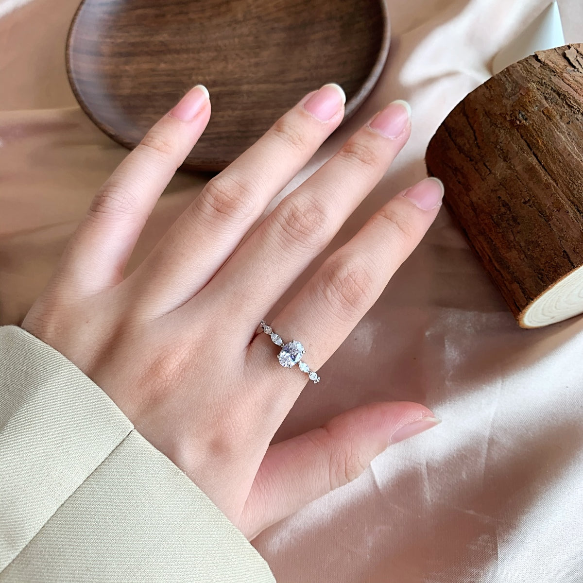 [Solara Jewelry]0.75 Carat Luxurious Vibrant Elongated Cushion Cut Daily Ring
