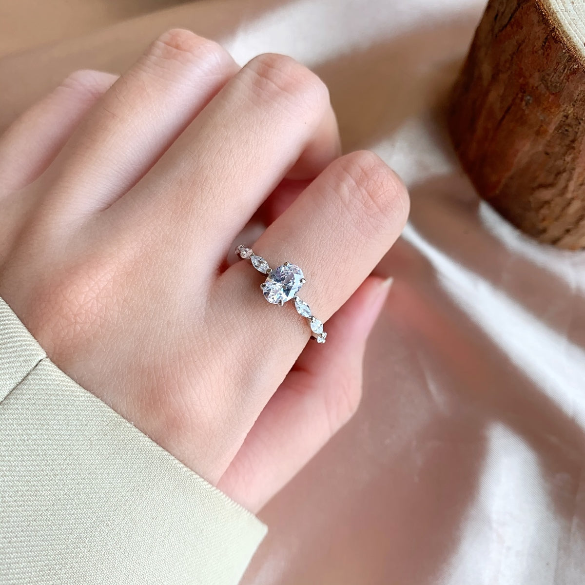 [Solara Jewelry]0.75 Carat Luxurious Vibrant Elongated Cushion Cut Daily Ring