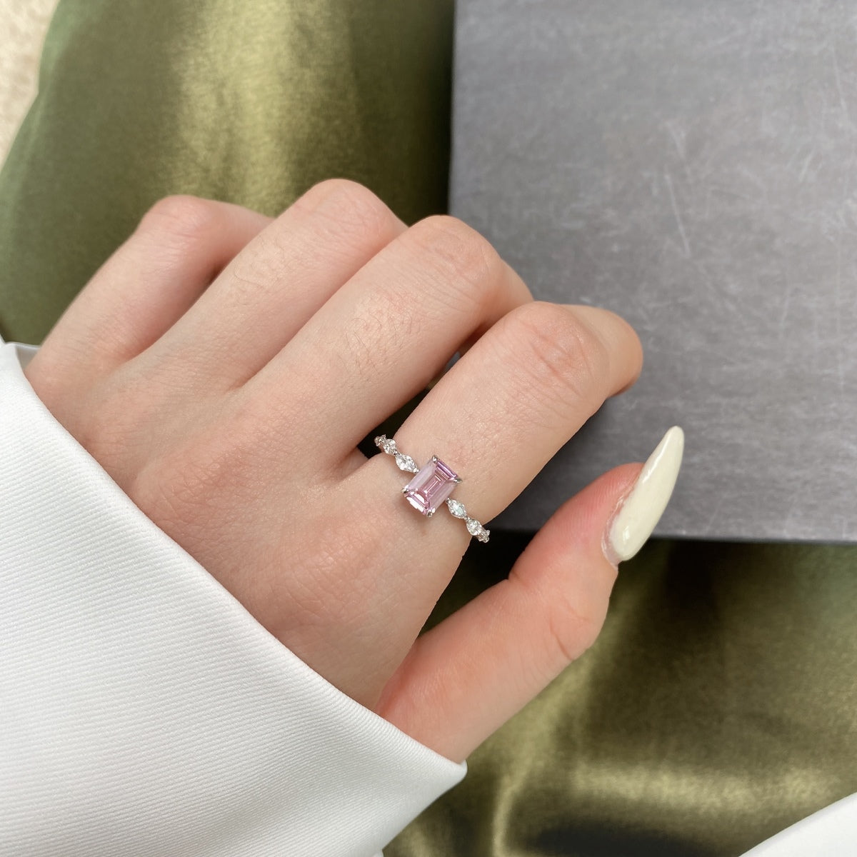 [Solara Jewelry]1.0 Carat Dainty Resplendent Radiant Cut Daily Ring