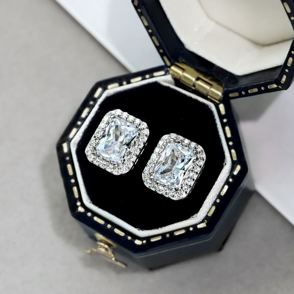 [Solara Jewelry]1.0 Carat Luxurious Dainty Emerald Cut Daily Earrings