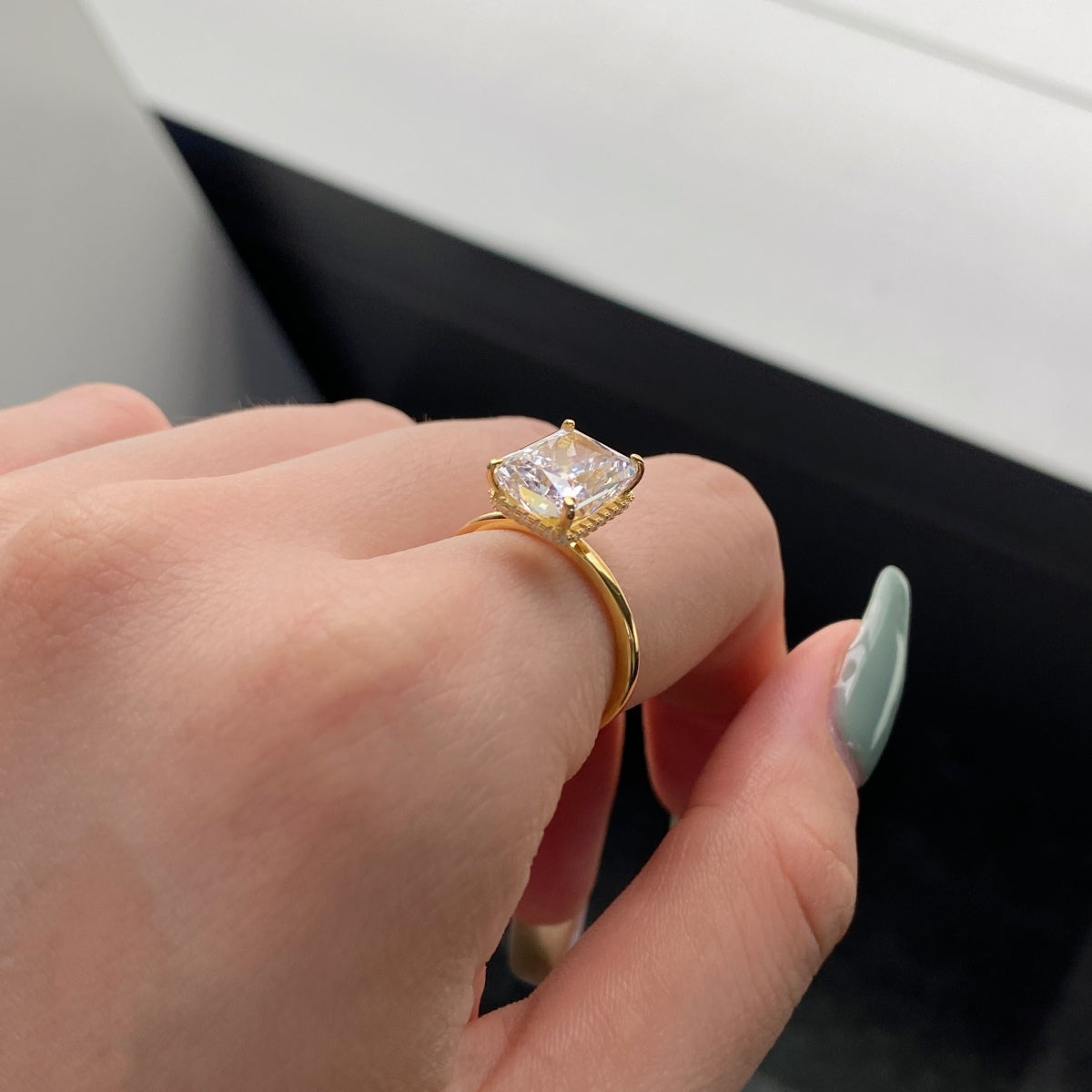 [Solara Jewelry]4.0 Carat Ornate Enchanting Radiand Cut Banquet Ring