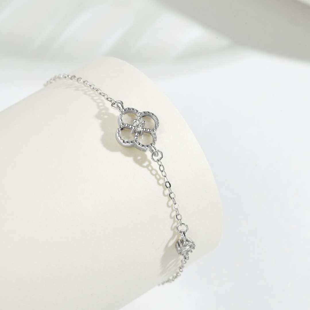[Solara Jewelry]Delicate Four Leaf Clover Bracelet