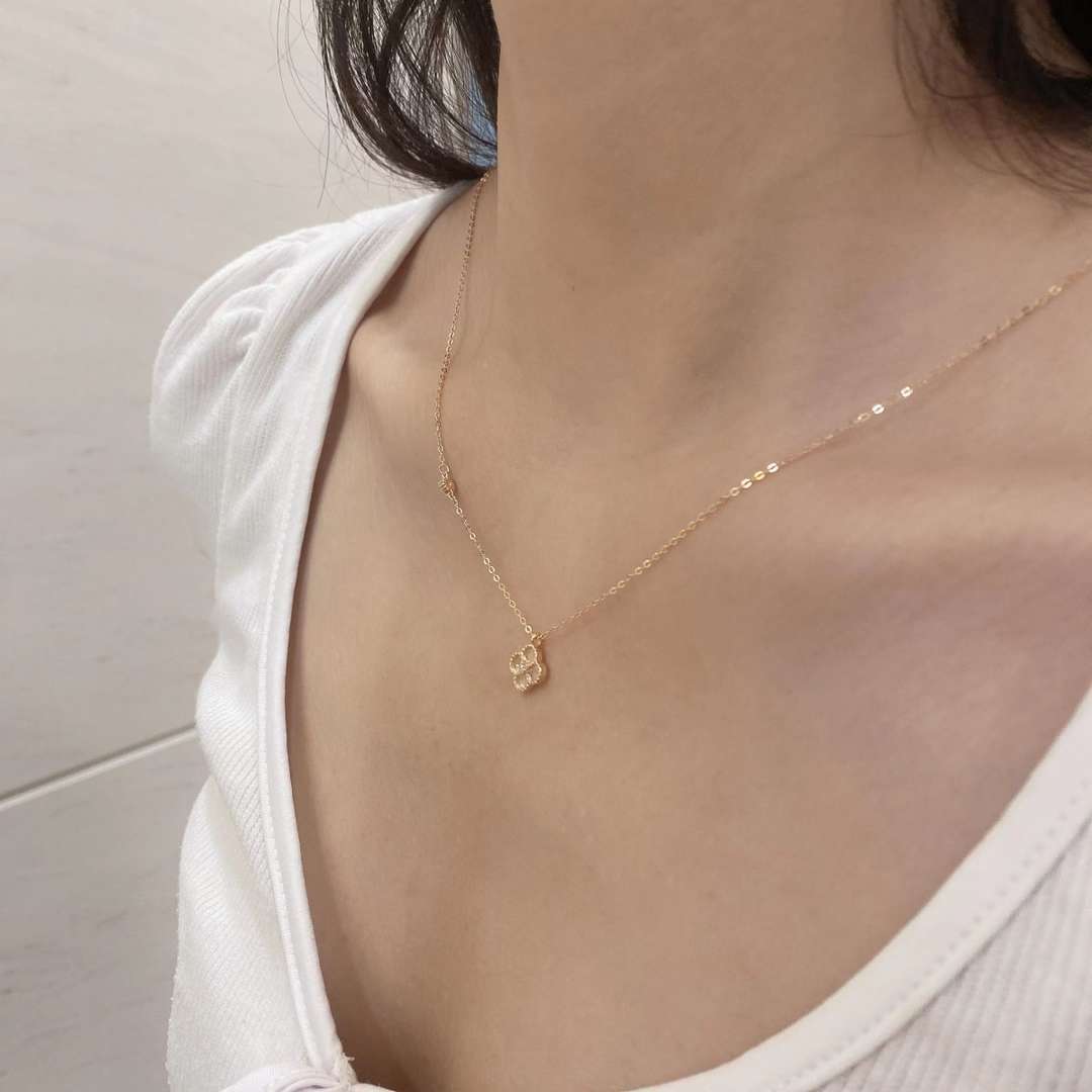 [Solara Jewelry]Delicate Flower Shape Necklace