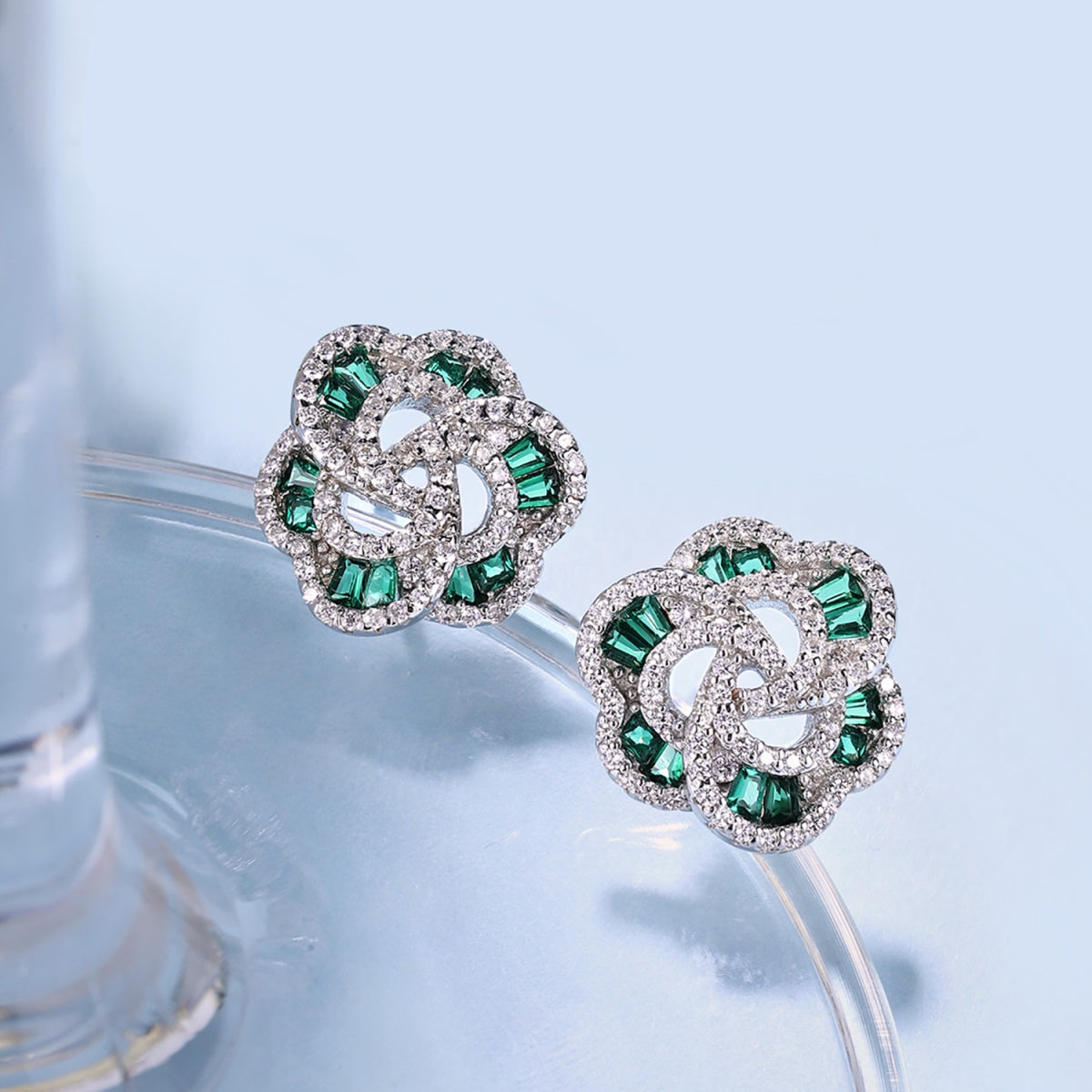 [Solara Jewelry]Exquisite Flower Shape Daily Earrings