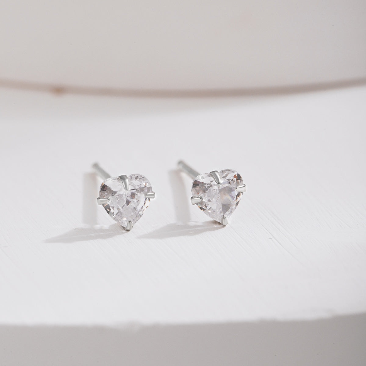 [Solara Jewelry]Sparkling Heart Shaped Simple Earrings