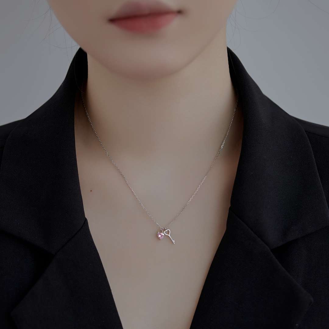 [Solara Jewelry]Unique Heart Shape Key Pendent Necklace