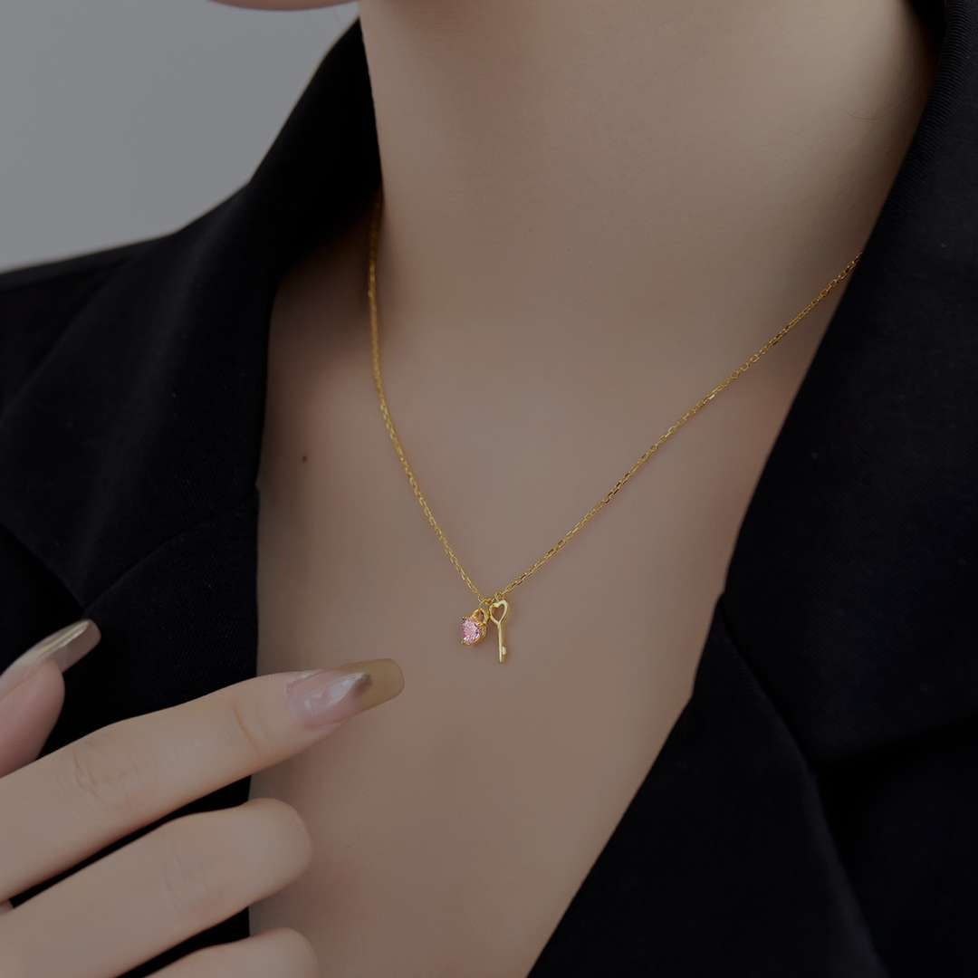 [Solara Jewelry]Unique Heart Shape Key Pendent Necklace