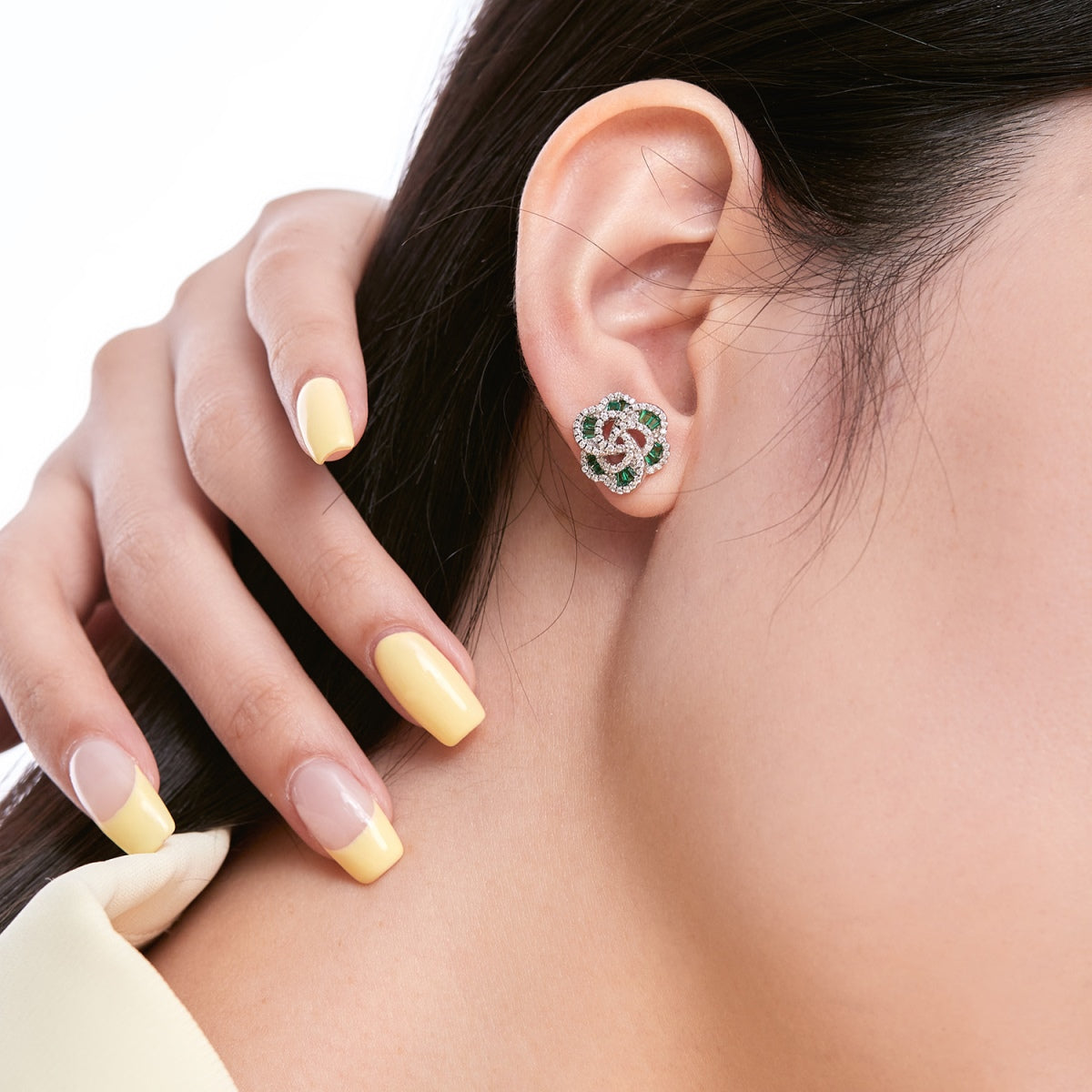 [Solara Jewelry]Exquisite Flower Shape Daily Earrings