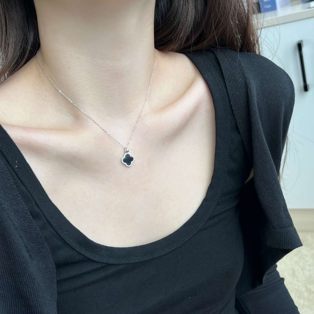 [Solara Jewelry]Dainty Flower Shape Necklace