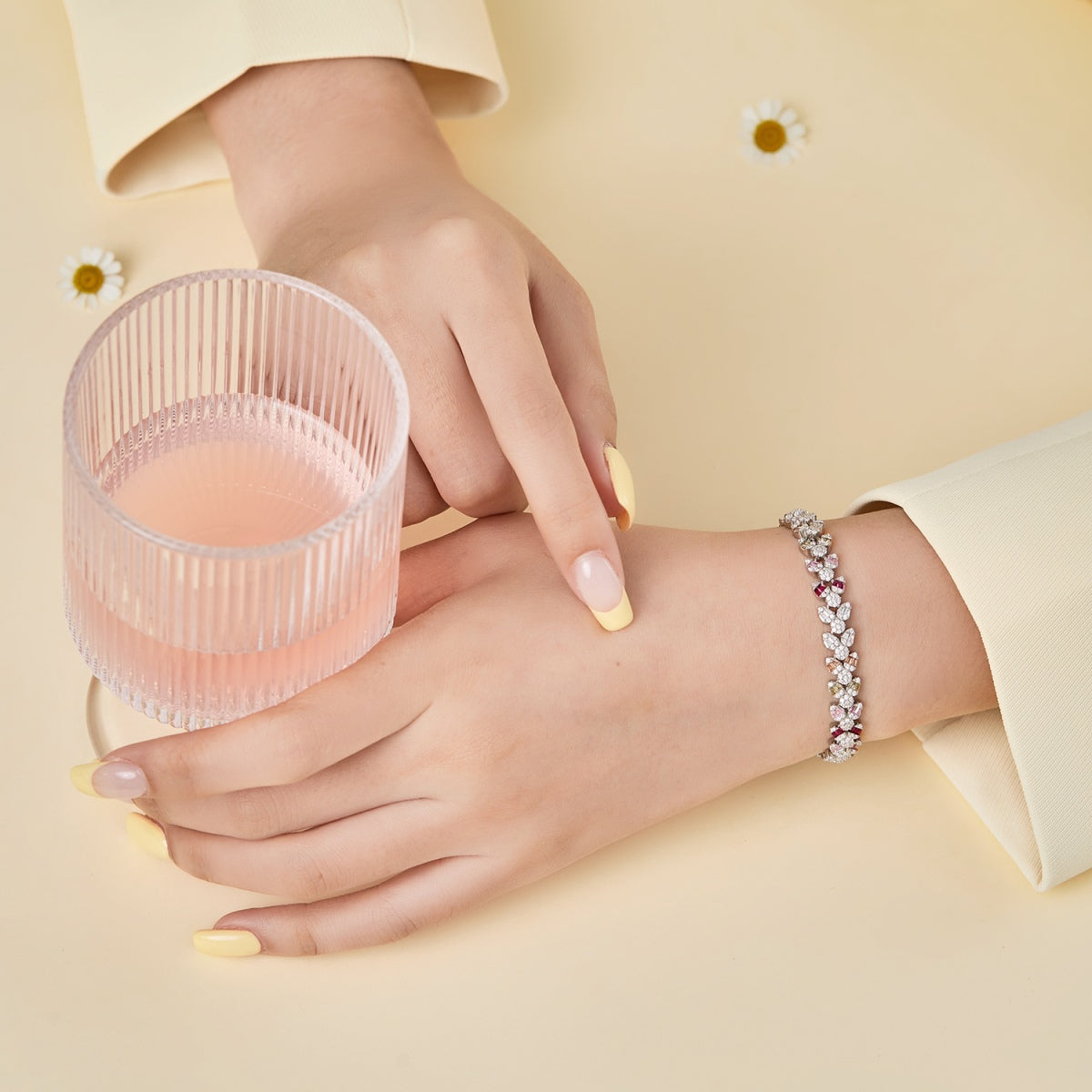 [Solara Jewelry]Dainty Exquisite Flower Shape Daily Bracelet