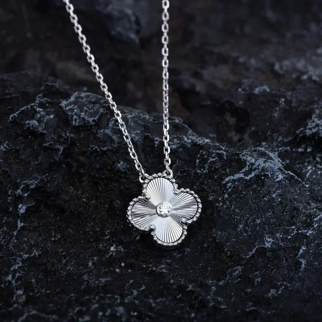 [Solara Jewelry]CLOVER  15MM DIAMOND LASER NECKLACE SILVER