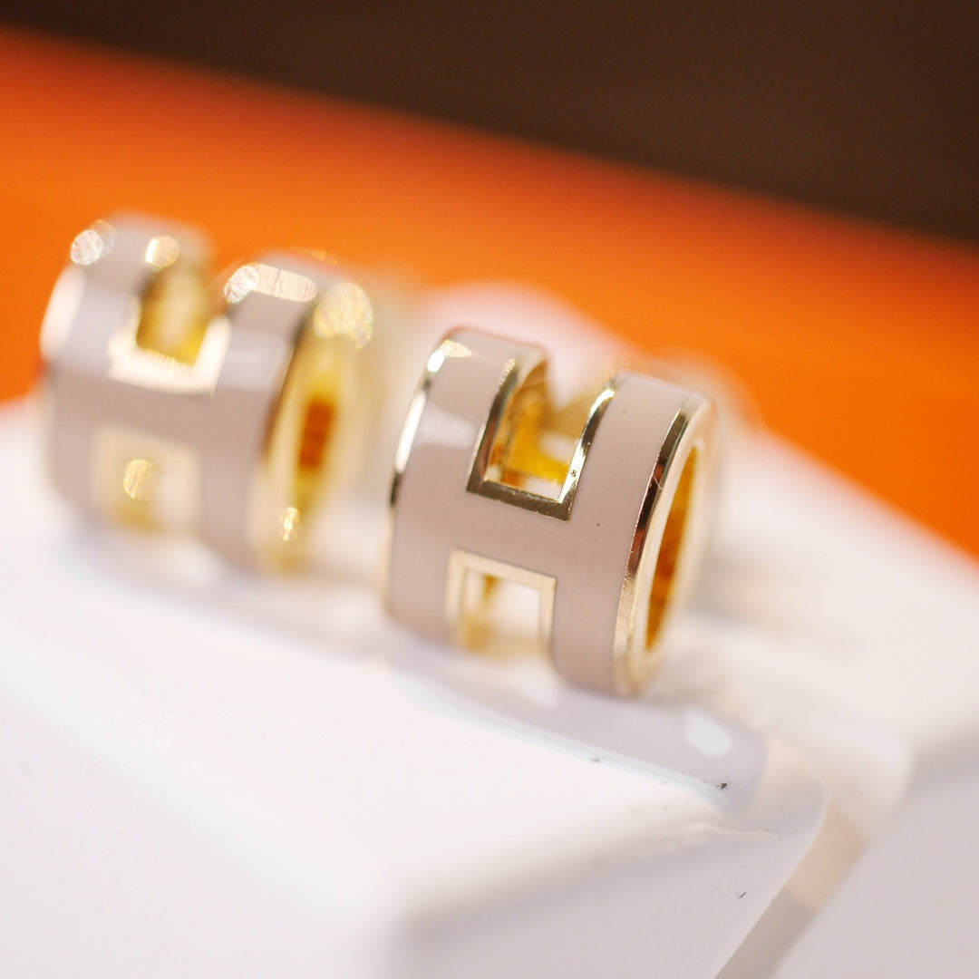 [Solara Jewelry]MINI POP H GOLD EARRINGS GREY