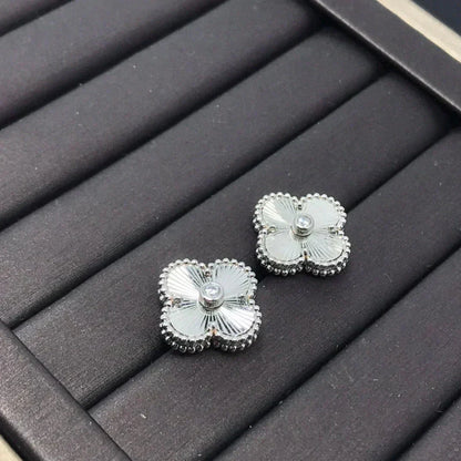[Solara Jewelry]CLOVER MINI 9.5MM LASER EARRINGS