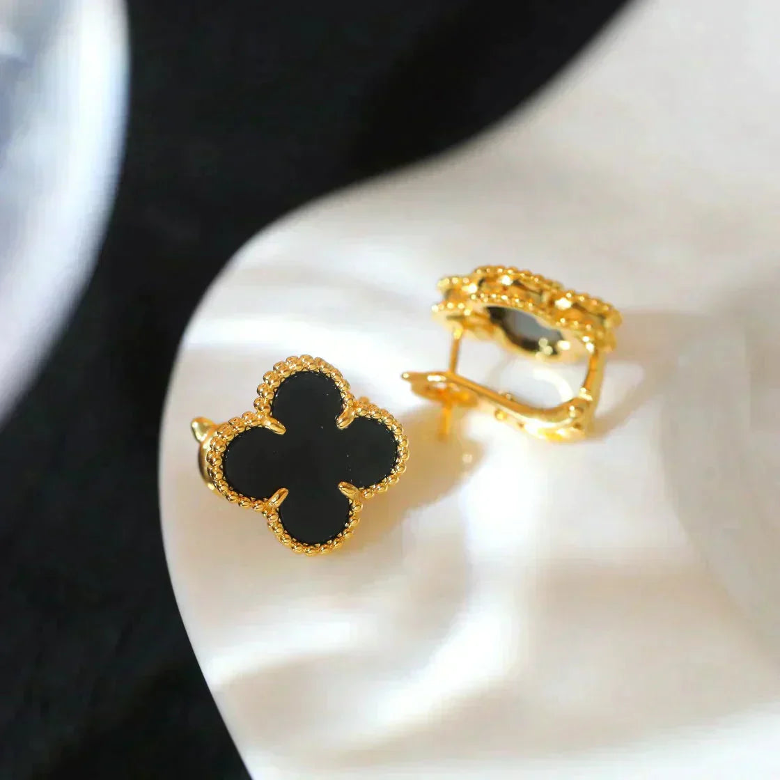 [Solara Jewelry]CLOVER MEDIUM 1 MOTIFS  ONYX STUD EARRINGS