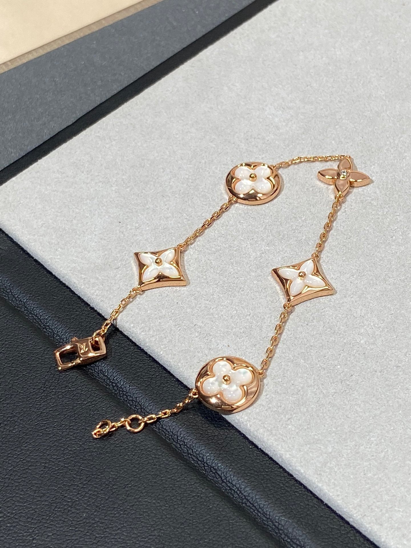 [Solara Jewelry]STAR AND SUN 5 MOTIF MOP PINK GOLD BRACELET