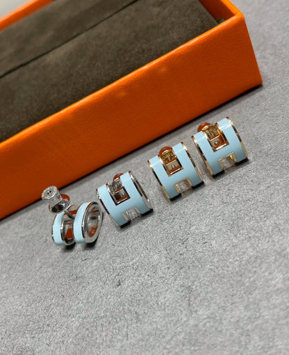 [Solara Jewelry]POP H SKY BLUE STUD EARRINGS