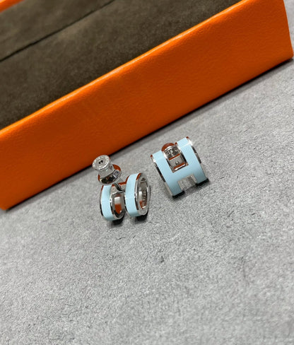 [Solara Jewelry]POP H SKY BLUE STUD EARRINGS