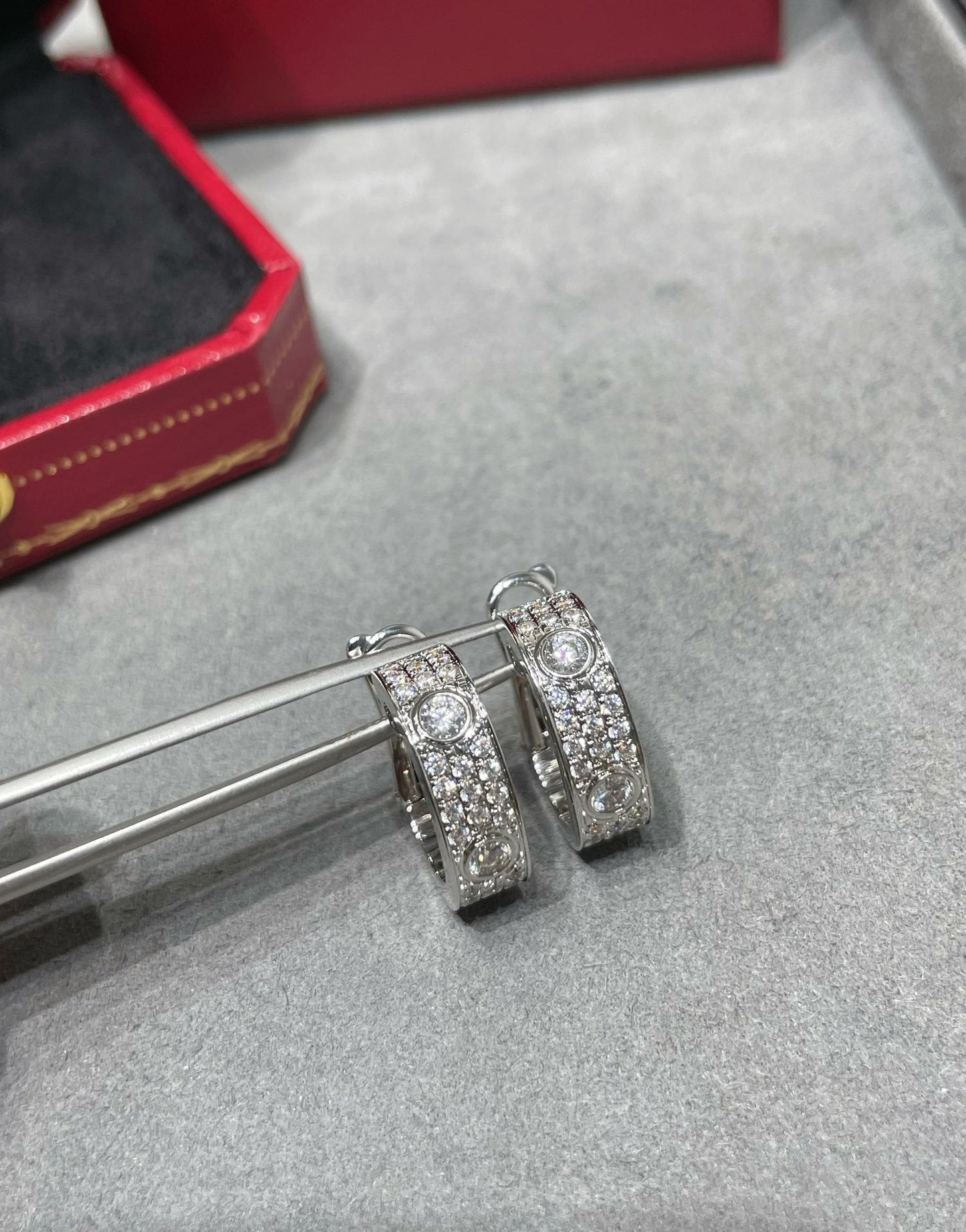 [Solara Jewelry]LOVE 5.5MM DIAMOND PAVED EARRINGS