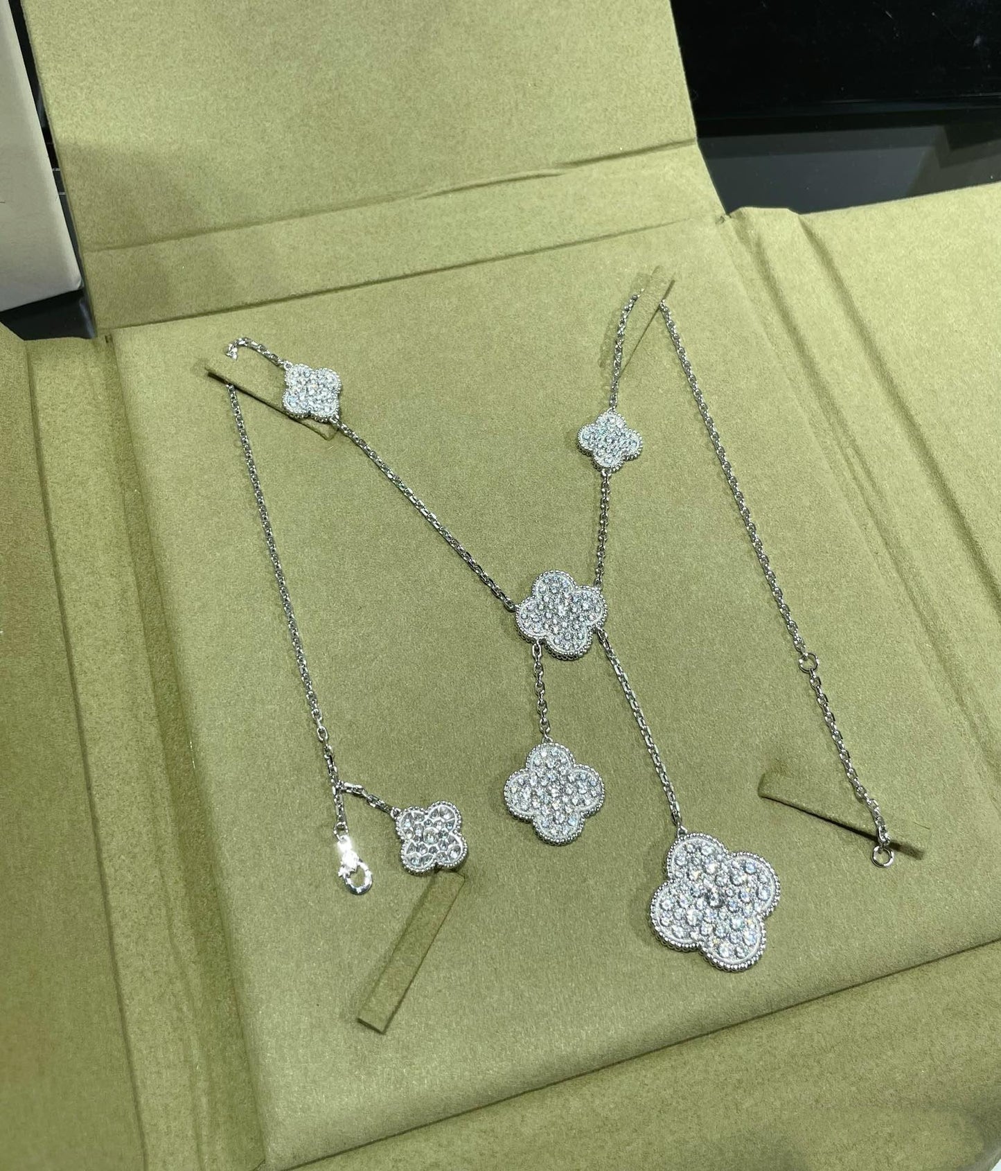 [Solara Jewelry]CLOVER 6 MOTIF DIAMOND PAVED NECKLACE