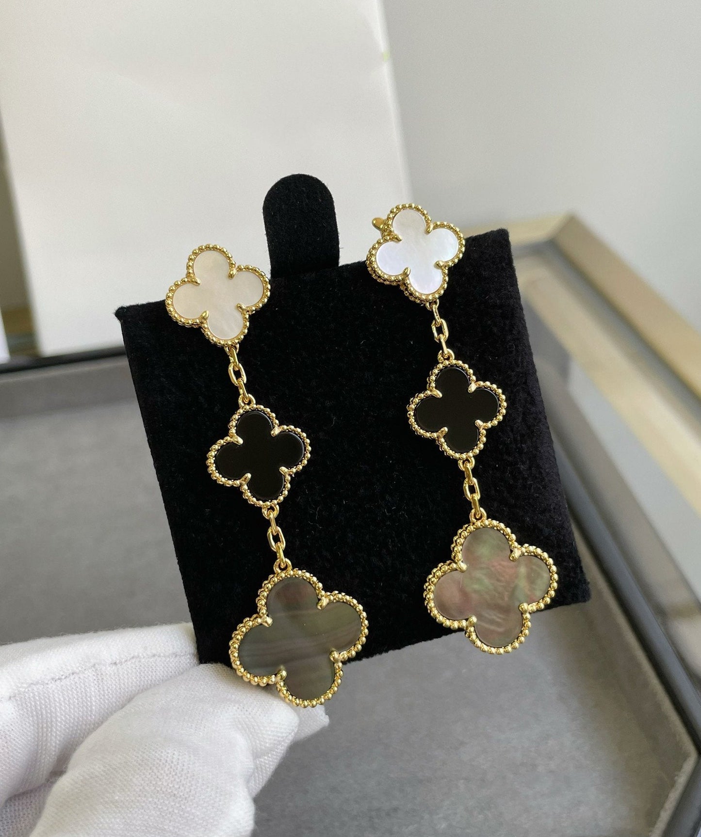 [Solara Jewelry]CLOVER 3 MOTIF MOP ONYX DARK MOP PINK GOLD EARRINGS