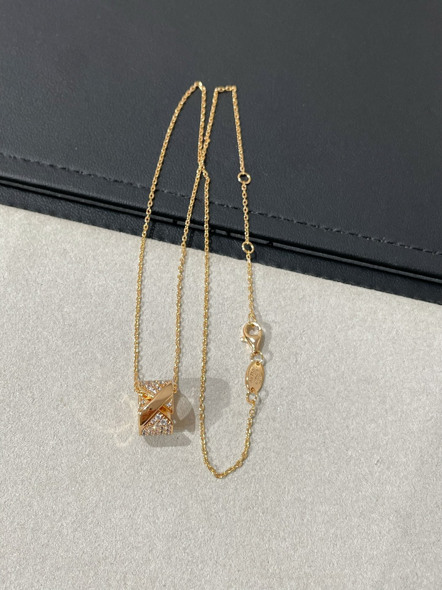[Solara Jewelry]LIENS EVIDENCE DIAMOND PAVED NECKLACE