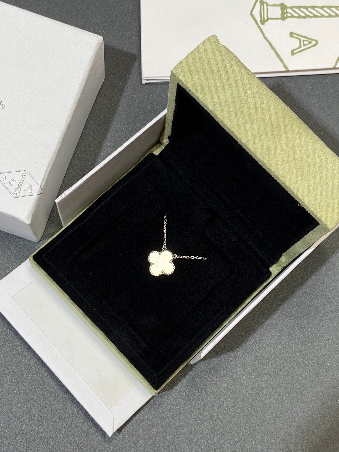 [Solara Jewelry]CLOVER MEDIUM SILVER WHITE MOP NECKLACE