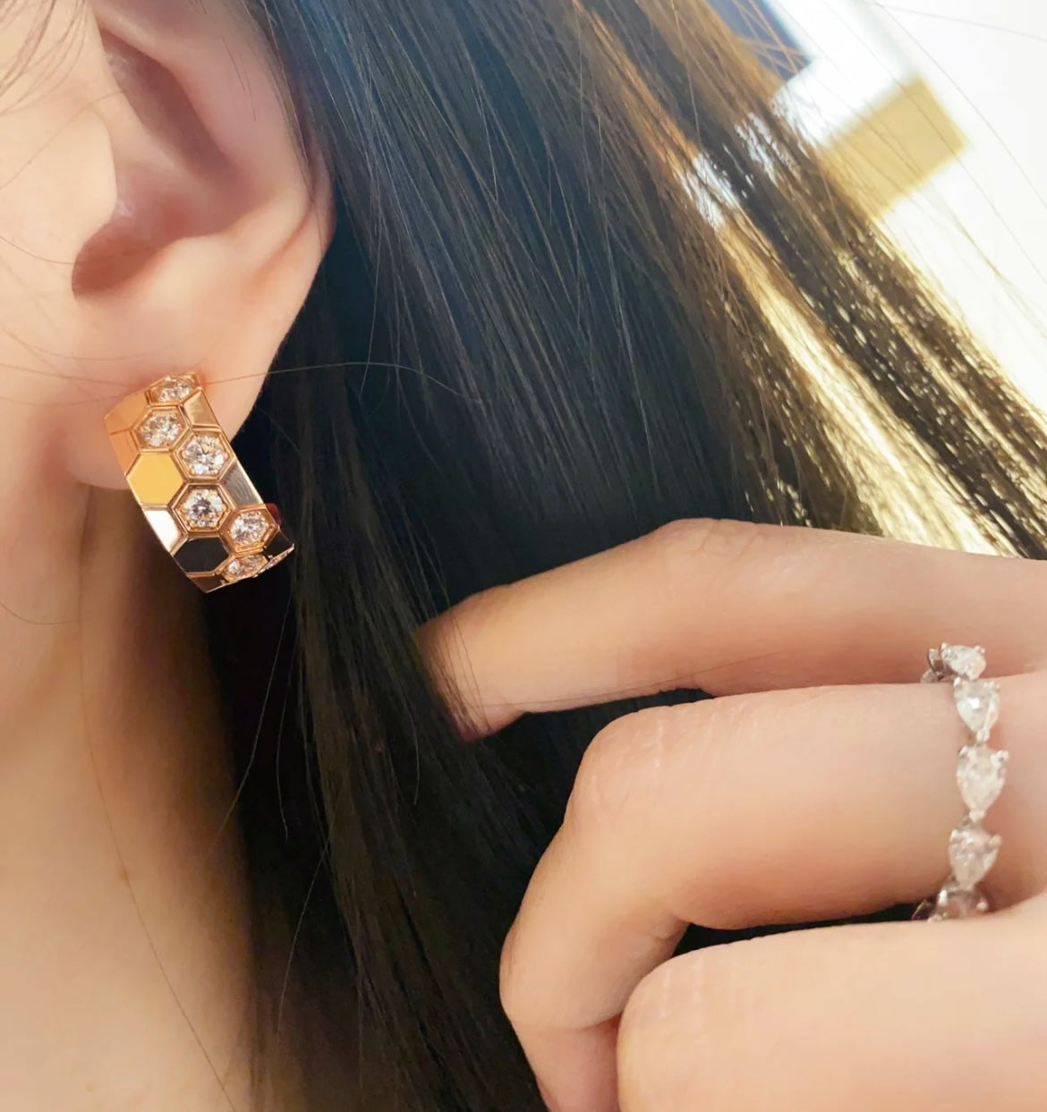 [Solara Jewelry]BEE LOVE DIAMOND HOOP EARRINGS