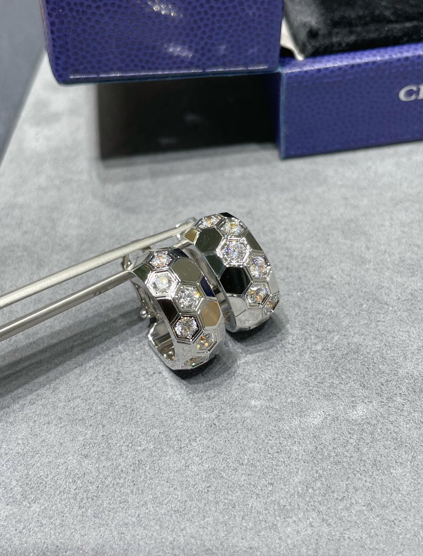 [Solara Jewelry]BEE LOVE DIAMOND HOOP EARRINGS