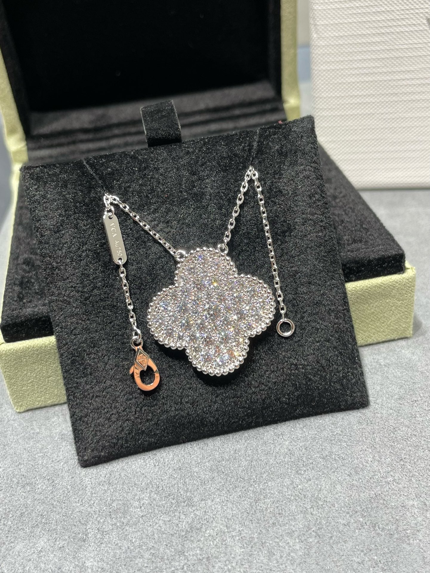 [Solara Jewelry]CLOVER 25MM LARGE PENDANT DIAMOND PAVED SILVER NECKLACE