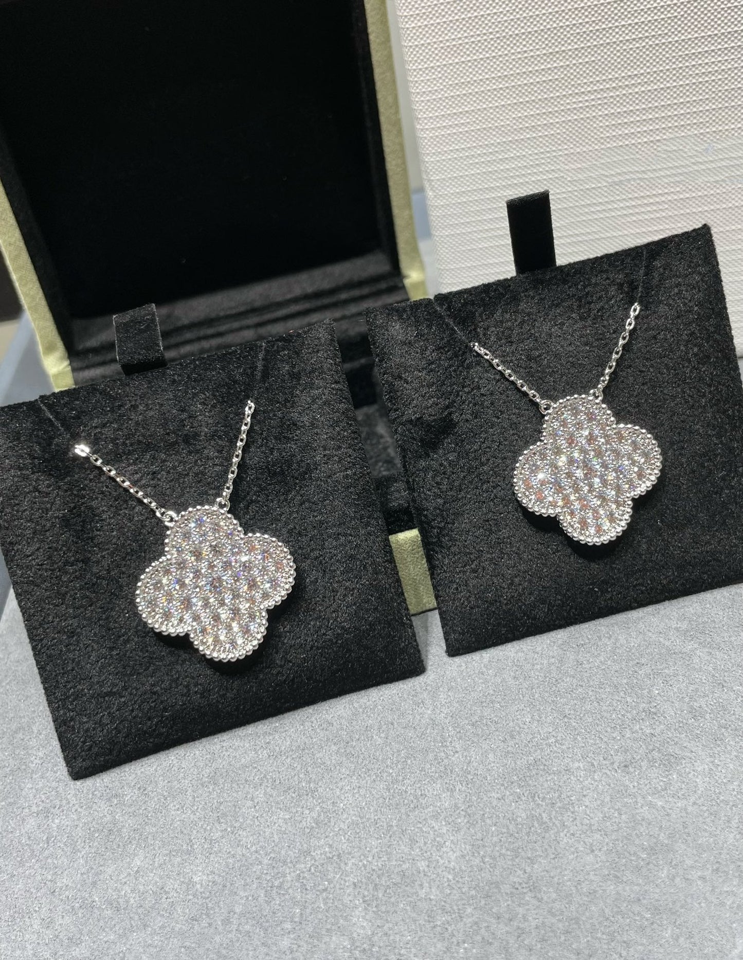 [Solara Jewelry]CLOVER 25MM LARGE PENDANT DIAMOND PAVED SILVER NECKLACE