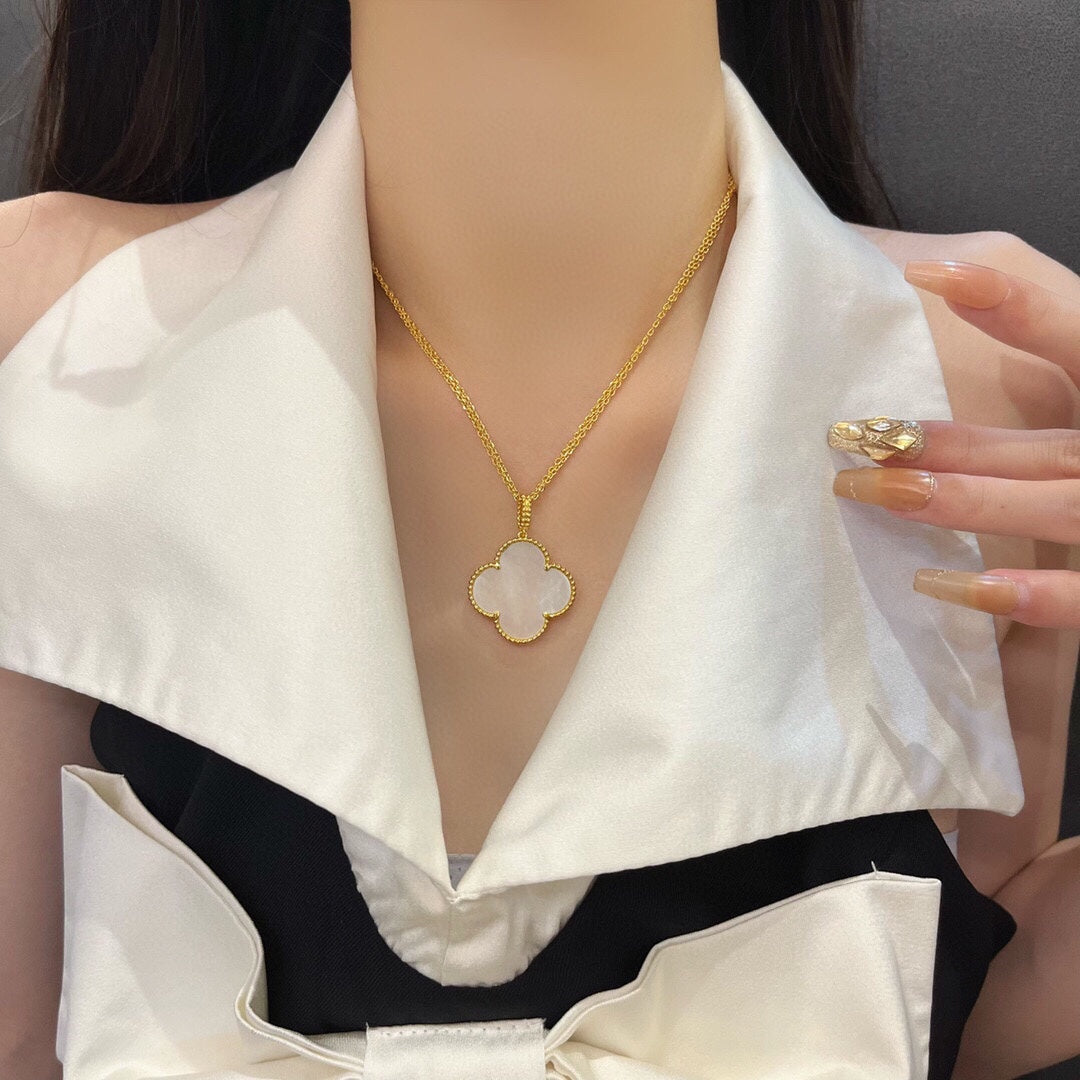 [Solara Jewelry]CLOVER 25MM MOP LARGE PENDANT NECKLACE
