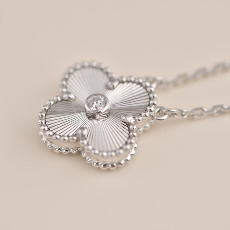 [Solara Jewelry]CLOVER  15MM DIAMOND LASER NECKLACE SILVER