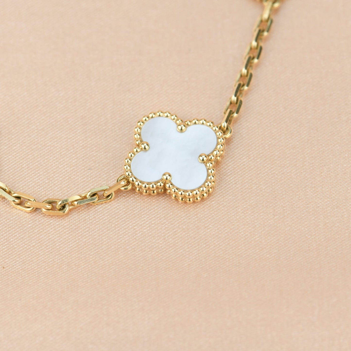 [Solara Jewelry]CLOVER  5 MOTIF WHITE MOP BRACELET