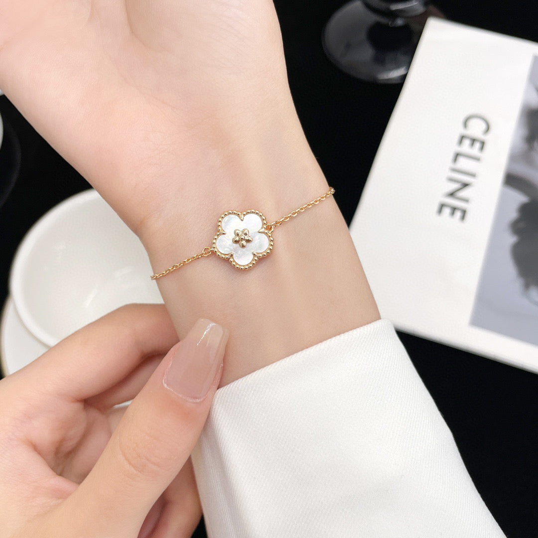 [Solara Jewelry]LUCKY WHITE MOP PLUM BLOSSOM  BRACELET