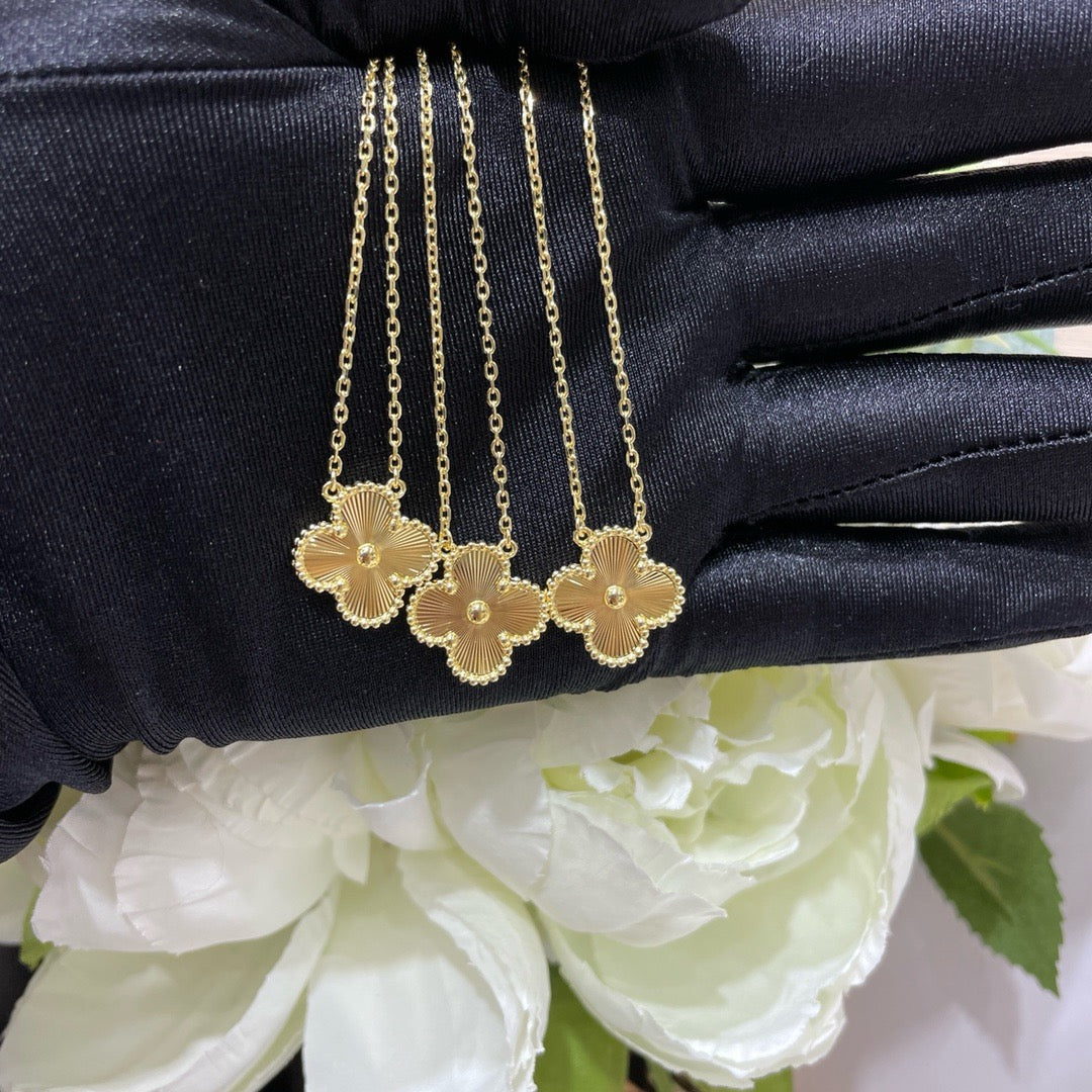 [Solara Jewelry]CLOVER 15MM LASER NECKLACE