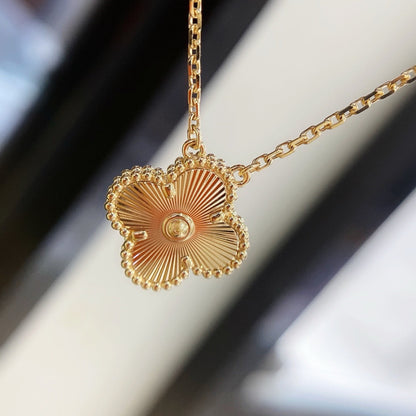 [Solara Jewelry]CLOVER 15MM LASER NECKLACE