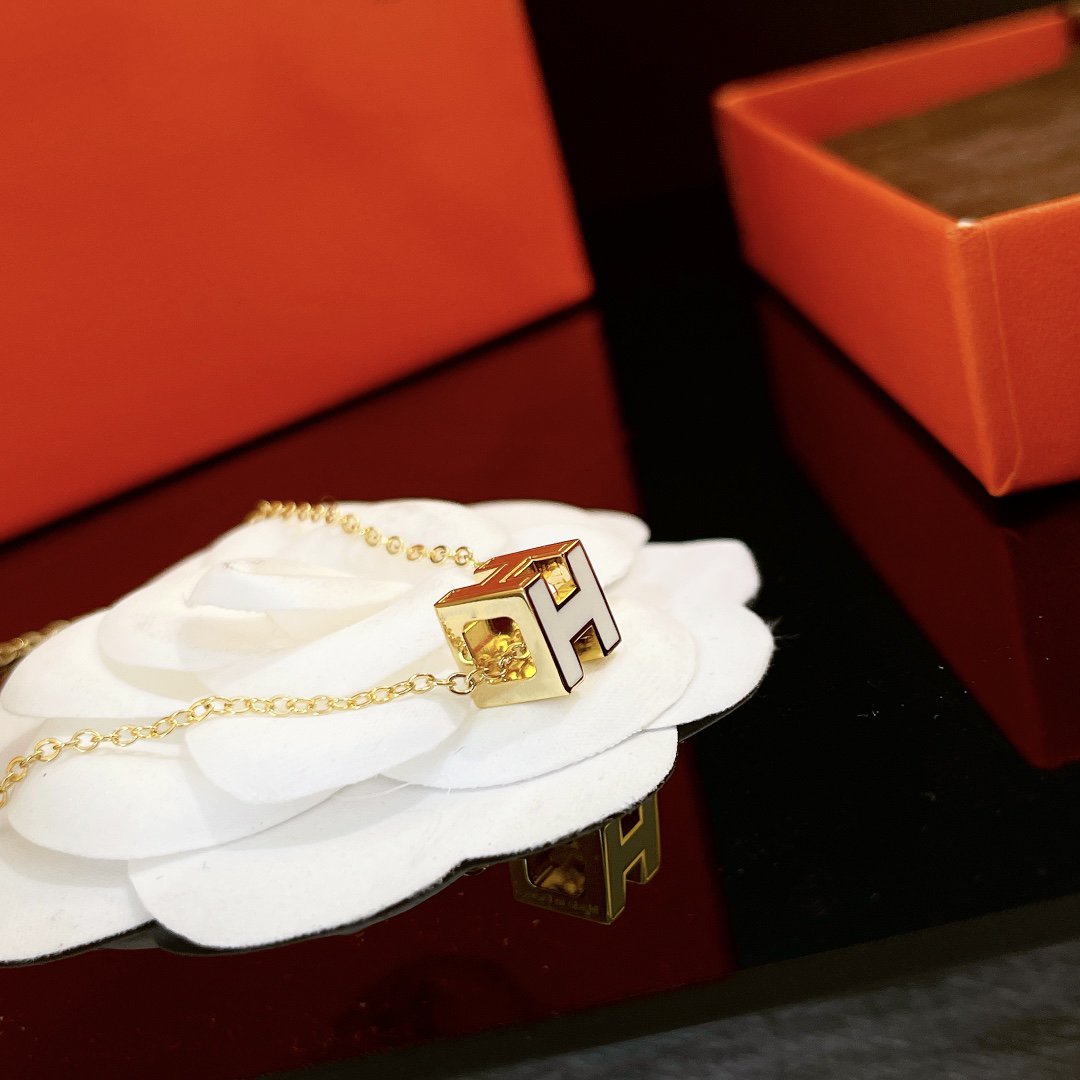 [Solara Jewelry]H WHITE SQUARE GOLD NECKLACE
