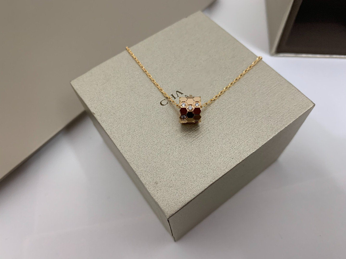 [Solara Jewelry]BEE LOVE DIAMOND NECKLACE