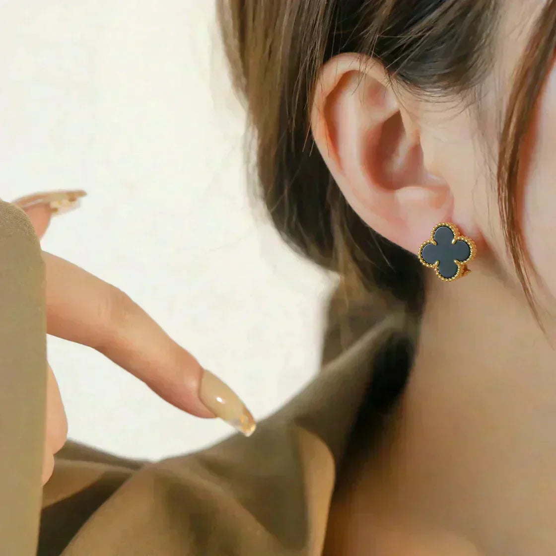 [Solara Jewelry]CLOVER MEDIUM 1 MOTIFS  ONYX STUD EARRINGS