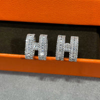 [Solara Jewelry]H STUD EARRINGS WITH SILVER DIAMONDS