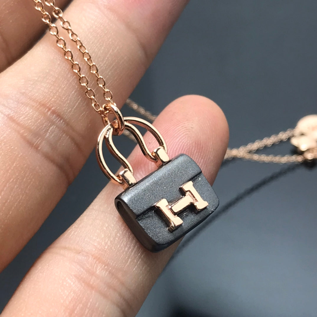 [Solara Jewelry]WOMEN'S HM AMULETTES CONSTANCE PENDANT NECKLACE